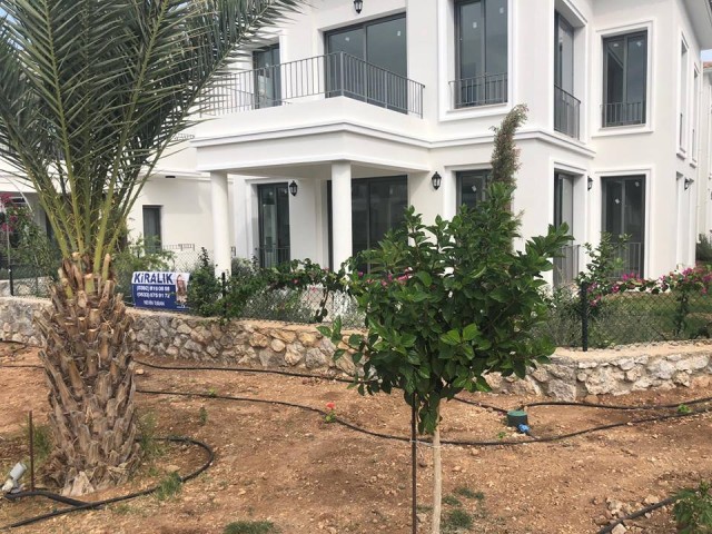 KIBRIS GİRNE ALSANCAK KIBRIS TOWN HOUSES DA 4KİRALIK 2+1  BAHÇE KATI