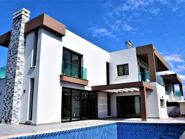 Girne Ozanköy'de Taşınmaya Hazır Lüks Modern Özel Yüzme Havuzlu Satılık 4+1 Villa