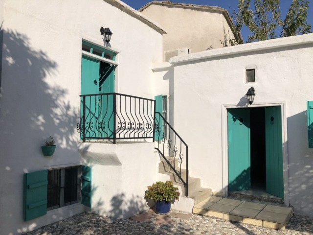Traditionelles zypriotisches Dorfhaus zu verkaufen 150 M2 in Zypern Kyrenia BELLAPAIS ** 