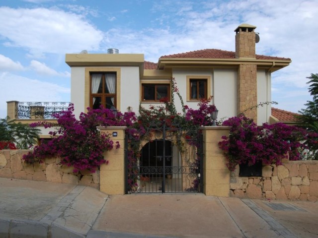 VILLA WITH SWIMMING POOL AND MOUNTAIN AND SEA VIEWS