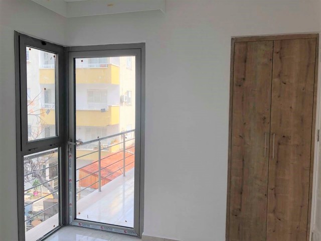 GİRNE MERKEZDE KİRALIK 20 DAİRELİ KOMPLE APARTMAN