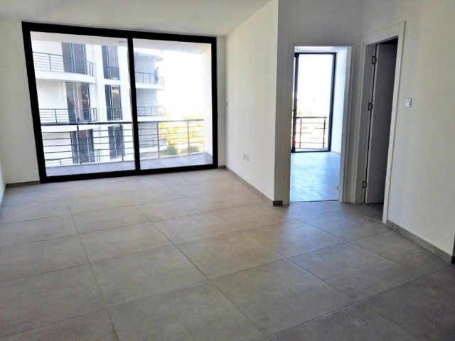 GİRNE MERKEZDE DENİZ MANZARALI  80 M2  REZİDANS DAİRE