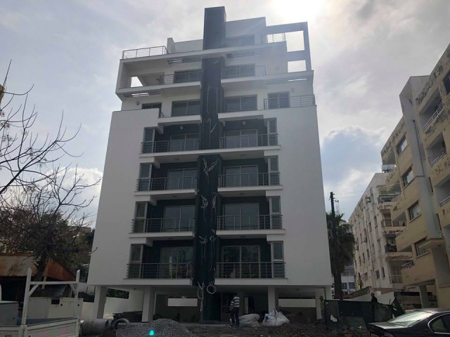 GİRNE MERKEZDE YENİ EŞYALI  220 M2 DENİZ MANZARALI DUBLEX  PENTHOUSE