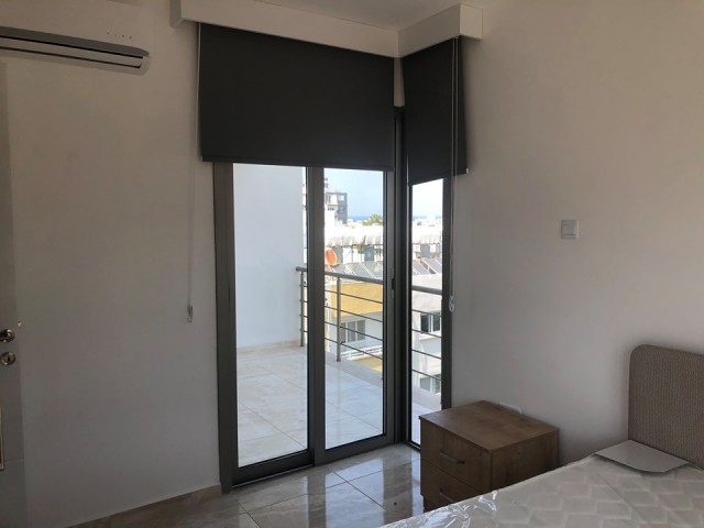 GİRNE MERKEZDE YENİ EŞYALI  220 M2 DENİZ MANZARALI DUBLEX  PENTHOUSE