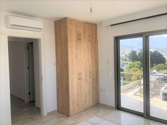 GİRNE MERKEZDE YENİ EŞYALI  220 M2 DENİZ MANZARALI DUBLEX  PENTHOUSE