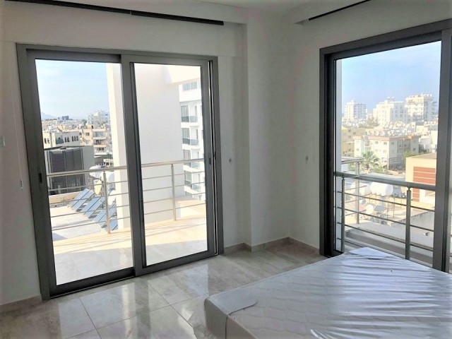 GİRNE MERKEZDE YENİ EŞYALI  220 M2 DENİZ MANZARALI DUBLEX  PENTHOUSE