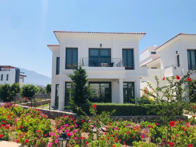 Girne Alsancak Kıbrıs Town Houses'ta 2+1 Deniz Manzaralı Fırsat Daire