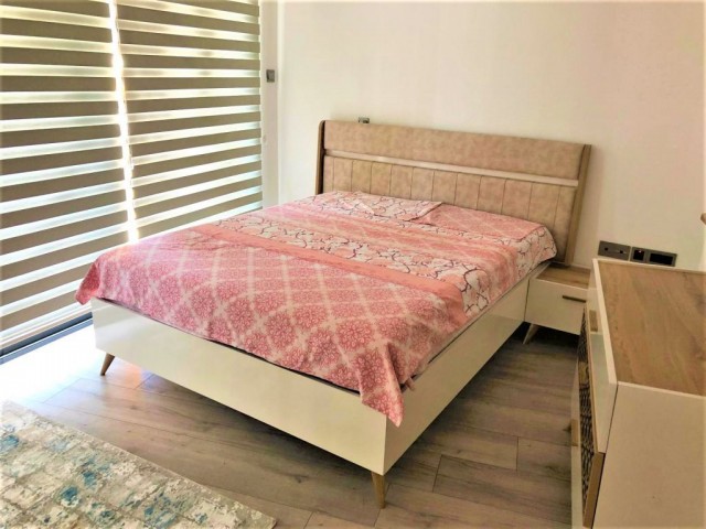 Kıbrıs Girne Merkezde Dağ Manzaralı Eşyalı Kiralık 2+1 Residence Daire