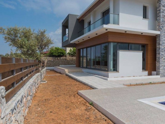 Kıbrıs  Girne'de Türk Malı Satılık Modern Villa