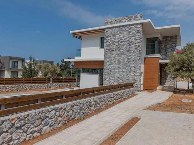 Kıbrıs  Girne'de Türk Malı Satılık Modern Villa