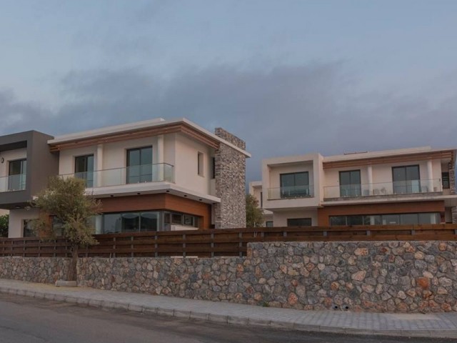 Kıbrıs  Girne'de Türk Malı Satılık Modern Villa