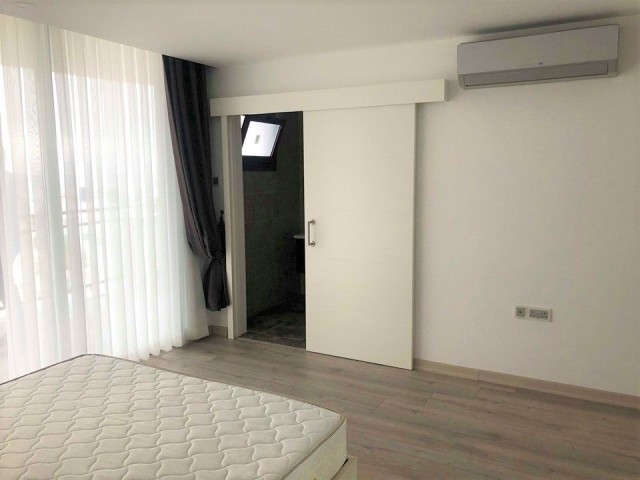 GİRNE NİN EN ELİT SİTESİNDE 180 M2 DENİZ MANZARALI 3+1 DAİRE