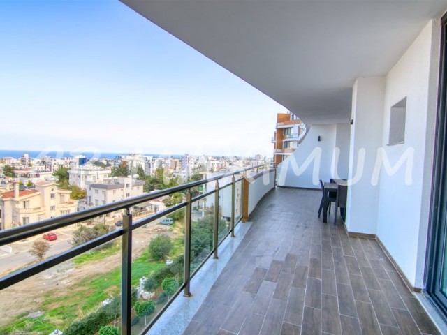 Kıbrıs Girne Merkezde Deniz ve Dağ Manzaralı Satılık 3+1 Residence Dairesi