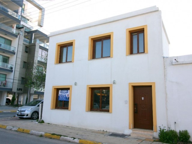 Girne Türk Mahallesinde 2+1 Full Tadilatlı Kiralık Daire / Ofis