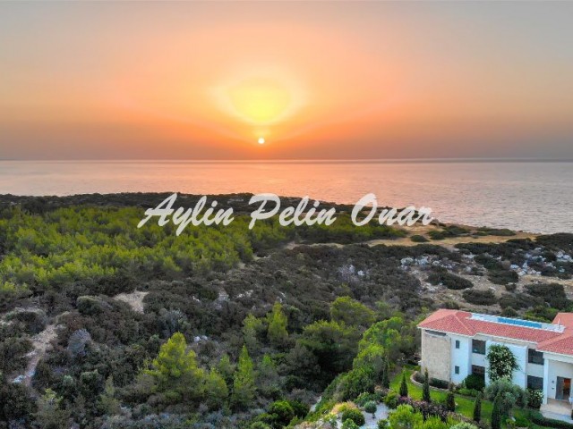 For sale seafront villa with 7 bedrooms in Kyrenia Esentepe