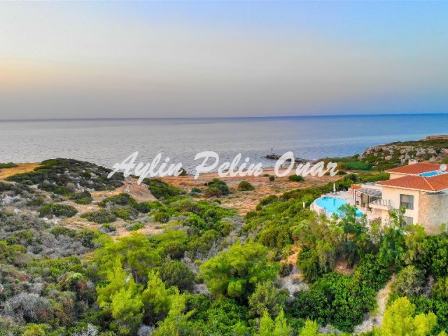 7-Zimmer-villa am Meer zu verkaufen in Kyrenia, TRNC ** 
