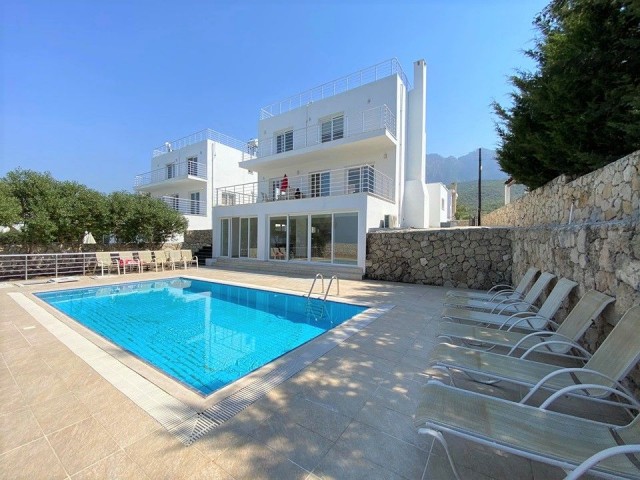 Triplex-und Duplex-Villen im 1300 M2 Garten mit herrlichem Meerblick in Kyrenia EDREMIT ** 