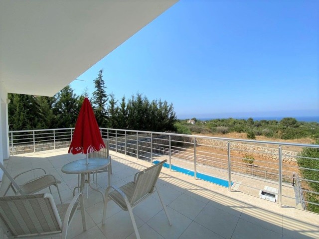 Triplex-und Duplex-Villen im 1300 M2 Garten mit herrlichem Meerblick in Kyrenia EDREMIT ** 