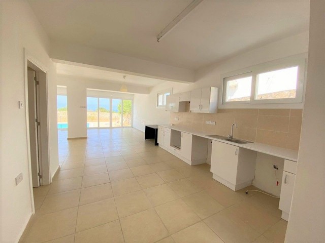 Triplex-und Duplex-Villen im 1300 M2 Garten mit herrlichem Meerblick in Kyrenia EDREMIT ** 