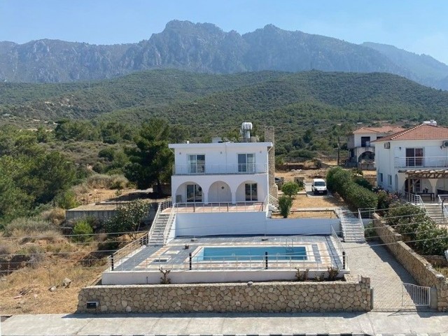 Gelegenheit ! 4+1 MÖBLIERTE VILLEN MIT HERRLICHEM POOL MIT MEERBLICK IN KYRENIA EDREMIT ** 