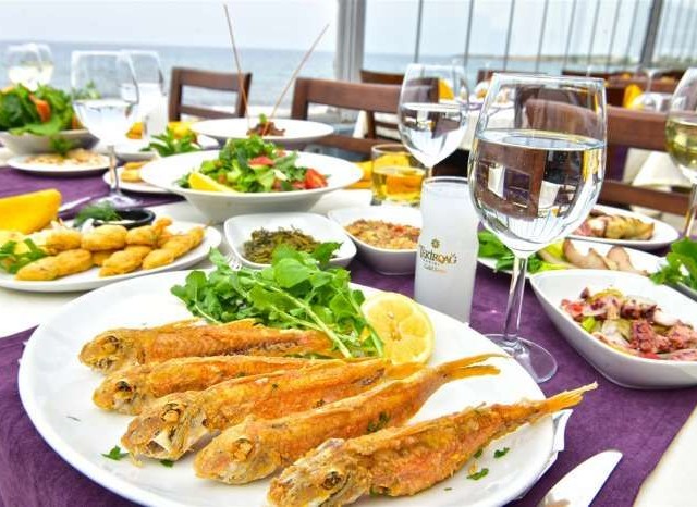 Rent a Restaurant Near the Sea ** 