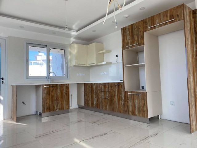 TEK YETKİLİ!  GİRNE MERKEZ DE ANA CADDE ÜZERİNDE 3+1 YENİ FIRSAT LÜKS DAİRE 