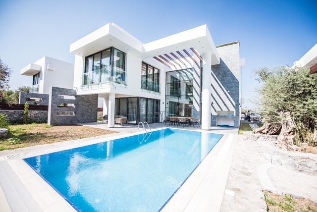 4+1 Moderne Villa mit Pool zu verkaufen in Zypern Kyrenia ** 