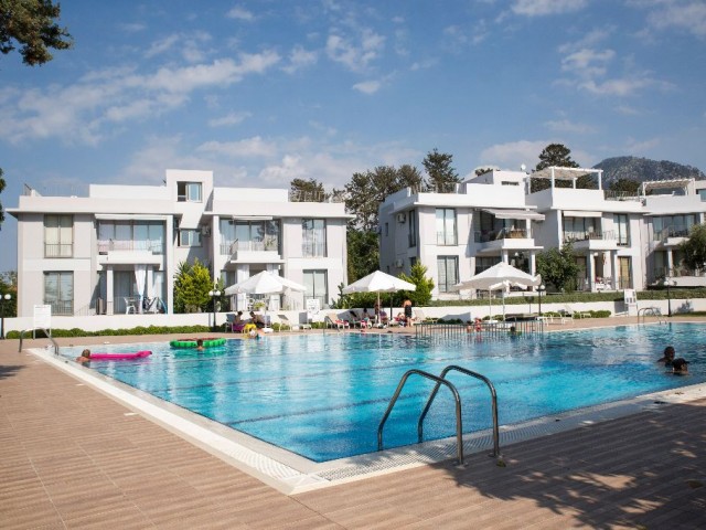 KIBRIS ALSANCAK MİLOS PARK TA EŞYALI  BÜYÜK BAHÇELİ 2+1  DAİRE