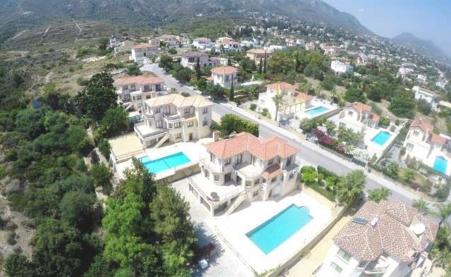 KKTC Girne Bellapais Satılık 6+1 Havuzlu Villa