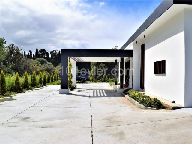 350 m2 Single-Storey 4 + 1 Luxury Villa with Modern Architectural Pool MADE in TURKISH ** 