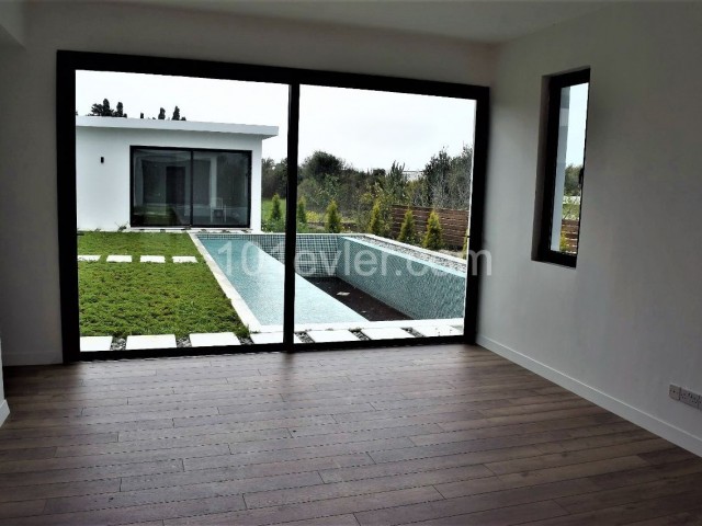 350 m2 Single-Storey 4 + 1 Luxury Villa with Modern Architectural Pool MADE in TURKISH ** 