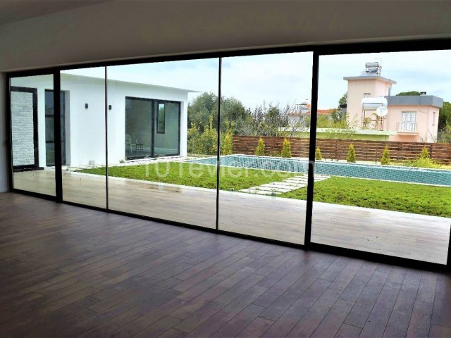 350 m2 Single-Storey 4 + 1 Luxury Villa with Modern Architectural Pool MADE in TURKISH ** 