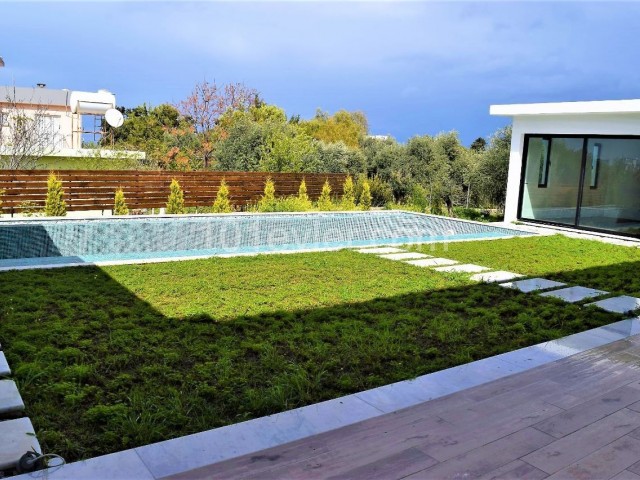 350 m2 Single-Storey 4 + 1 Luxury Villa with Modern Architectural Pool MADE in TURKISH ** 