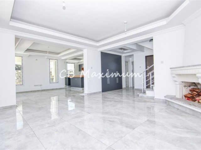 Girne Alsancak da Satılık 3+1 Deniz Manzaralı Villa