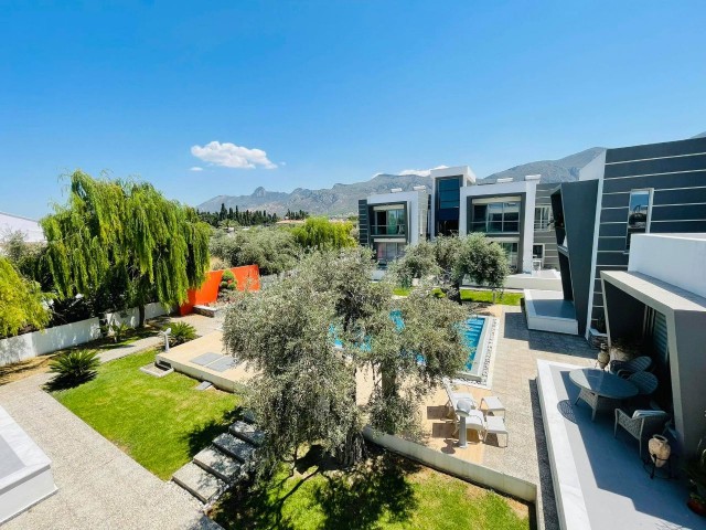 NEU EINGERICHTETE GARTEN-UND OBERGESCHOSSWOHNUNGEN AUF DEM GELÄNDE MIT POOL IN DER NÄHE DER HAUPTSTRAßE IN KYRENIA OZANKÖY ** 