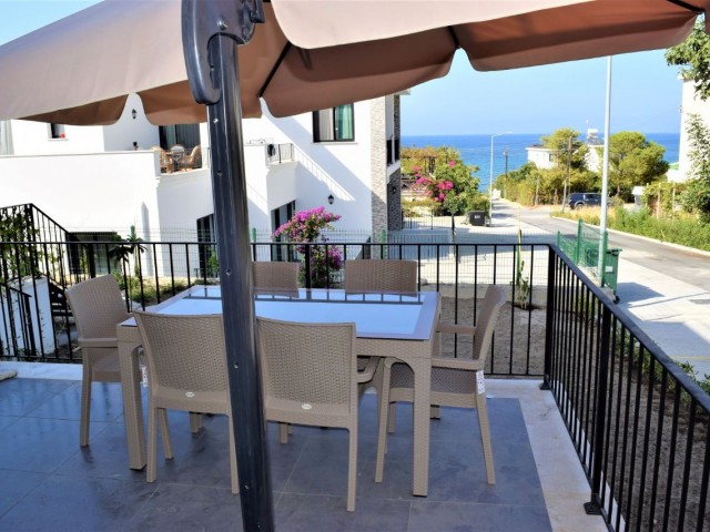 2+1 Apartment Flat with Garden and Sea View in Girne Karaoglanoglu 