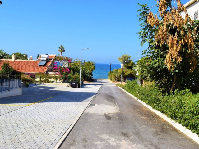 2+1 Apartment Flat with Garden and Sea View in Girne Karaoglanoglu 