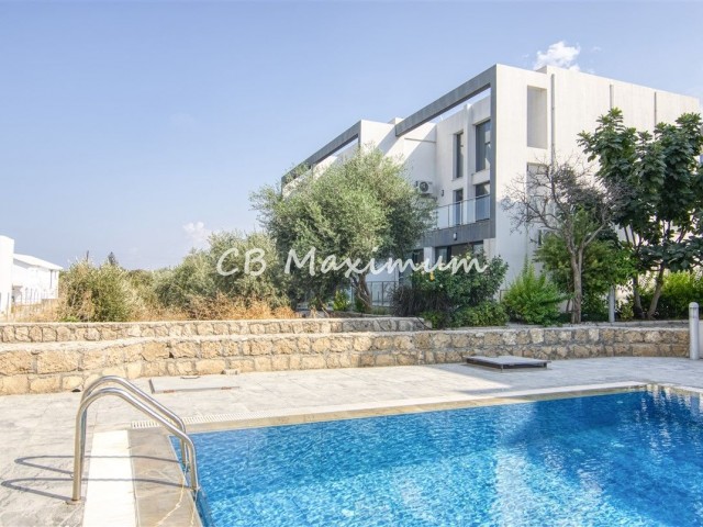 Garden Floor 2+1 Apartment for Sale On the Site in Alsancak ** 