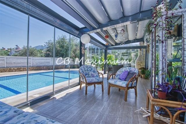 5+1 Villa for Sale with Large Garden, Private Swimming Pool in Kıbrıs Kyrenia Çatalköy ** 