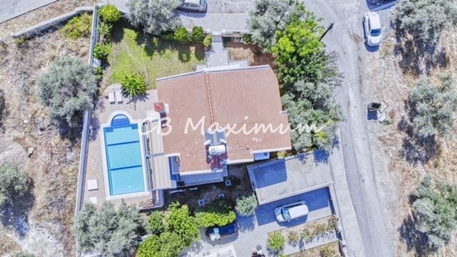 5+1 Villa for Sale with Large Garden, Private Swimming Pool in Kıbrıs Kyrenia Çatalköy ** 