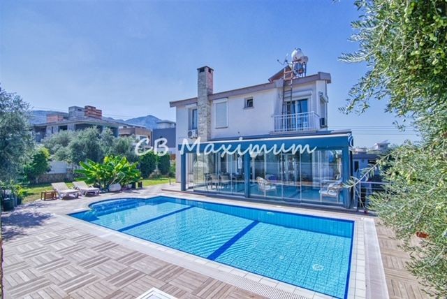 5+1 Villa for Sale with Large Garden, Private Swimming Pool in Kıbrıs Kyrenia Çatalköy ** 