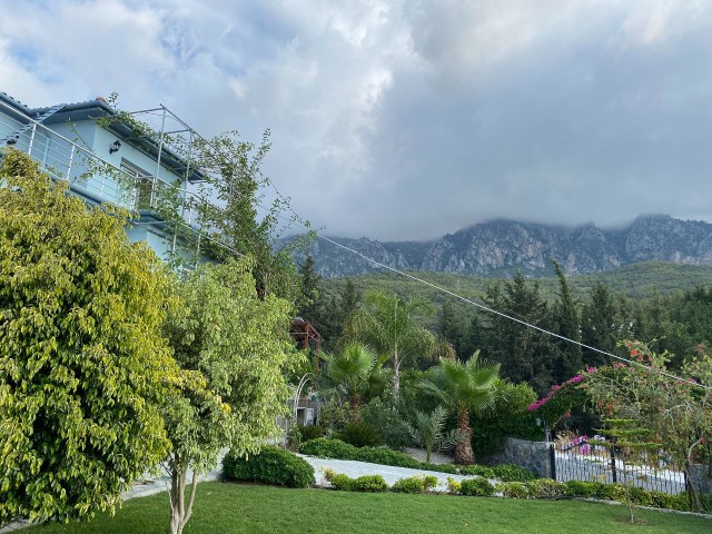 5+1 VILLA ZUM VERKAUF IN EDREMIT KYRENIA MIT HERRLICHEM BERG-UND MEERESBLICK ** 