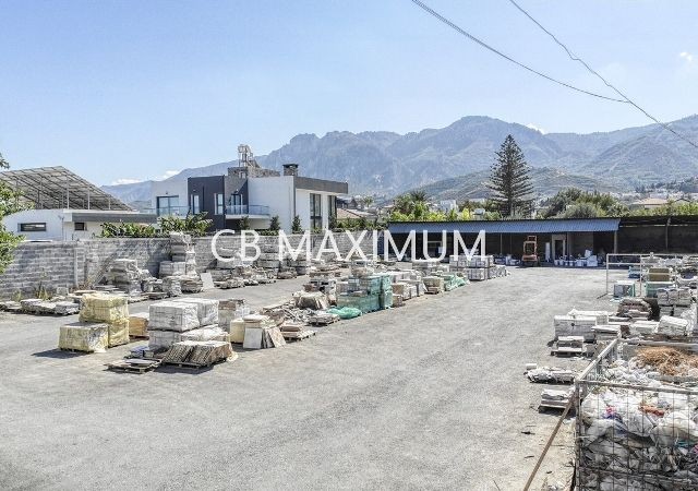 Handelsgebäude und Grundstück zum Verkauf an der Alsancak Hauptstraße in Zypern Kyrenia ** 