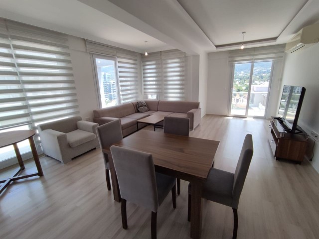 Girne Merkezinde Site Içerisinde Ortak Havuzlu 3+1 Penthouse