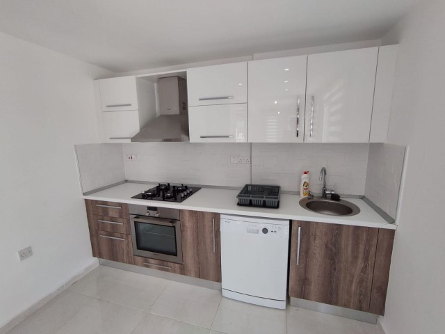 Girne Merkezinde Site Içerisinde Ortak Havuzlu 3+1 Penthouse