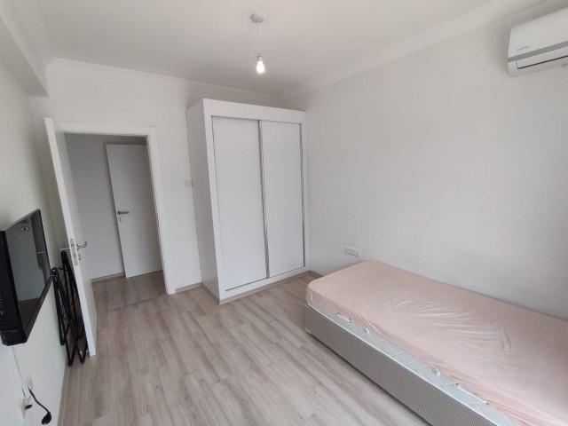 Girne Merkezinde Site Içerisinde Ortak Havuzlu 3+1 Penthouse