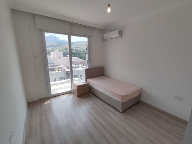 Girne Merkezinde Site Içerisinde Ortak Havuzlu 3+1 Penthouse