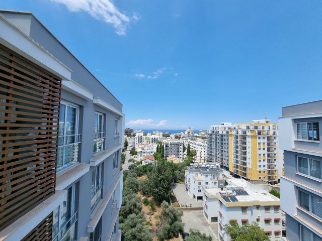 Girne Merkezinde Site Içerisinde Ortak Havuzlu 3+1 Penthouse