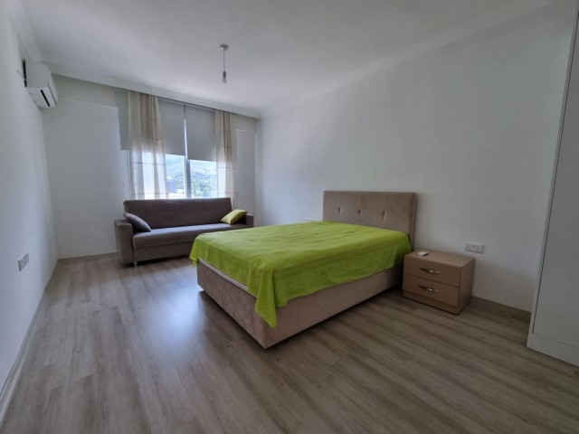 3 + 1 Penthouse Mit Gemeinschaftspool Im Zentrum Von Kyrenia ** 