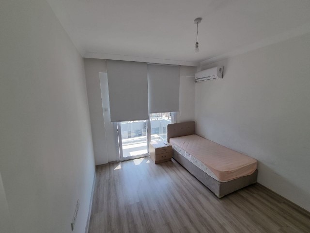 Girne Merkezinde Site Içerisinde Ortak Havuzlu 3+1 Penthouse